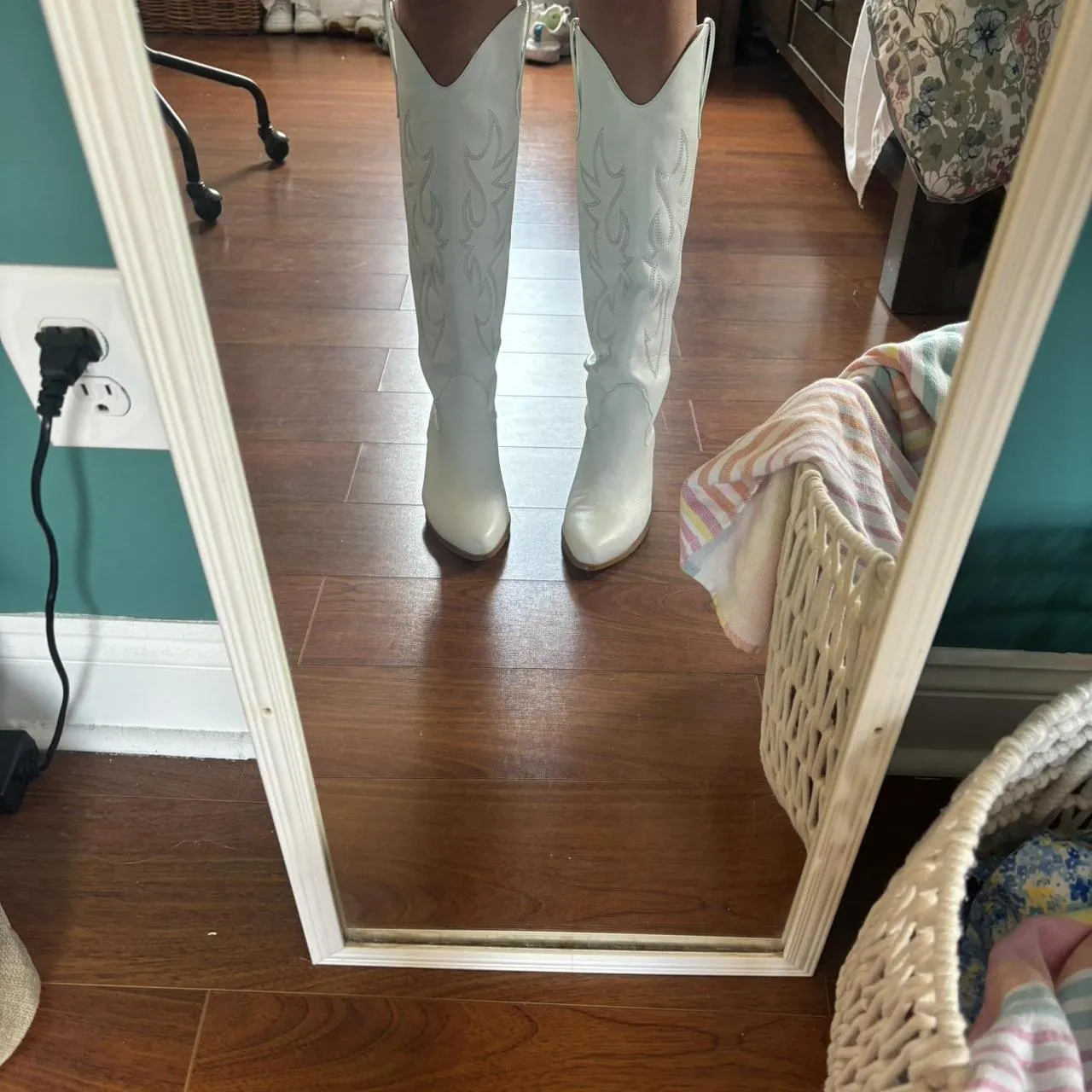 Forever 21 Women's White Boots