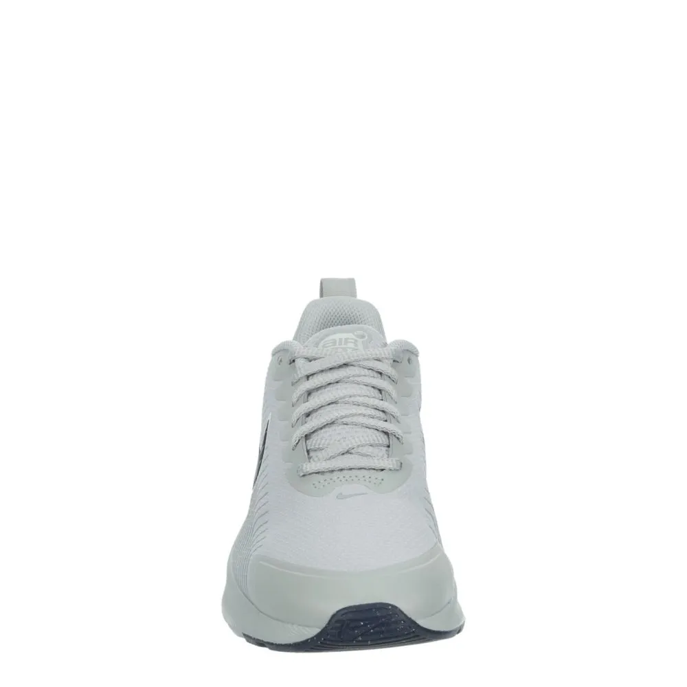 NIKE  MENS AIR MAX NUAXIS SNEAKER